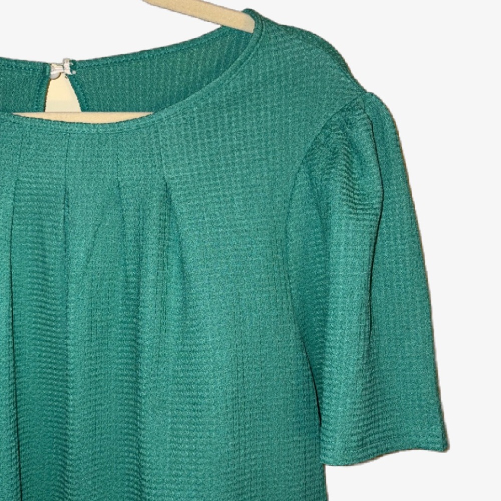 Green Ribbed Relaxed Blouse - Picture 6 of 6